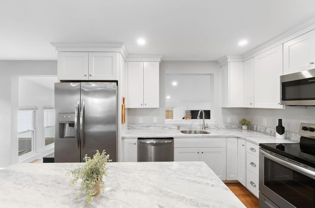 145 Ashley St, Cranston RI  02920-6430 exterior