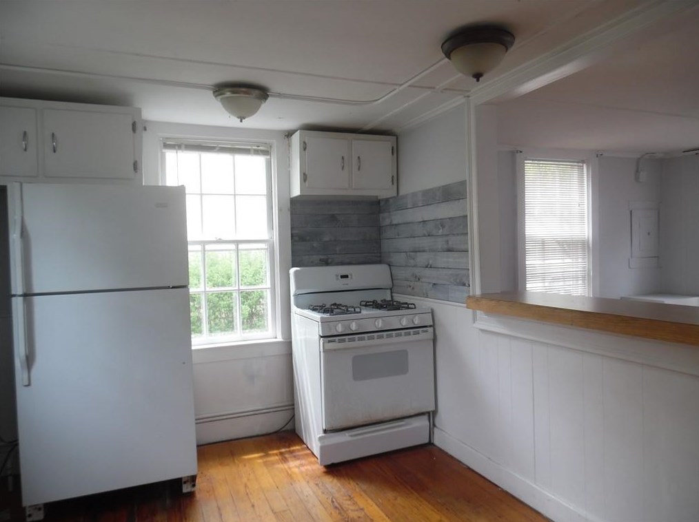 60 Constitution St, Bristol RI  02809-2121 exterior