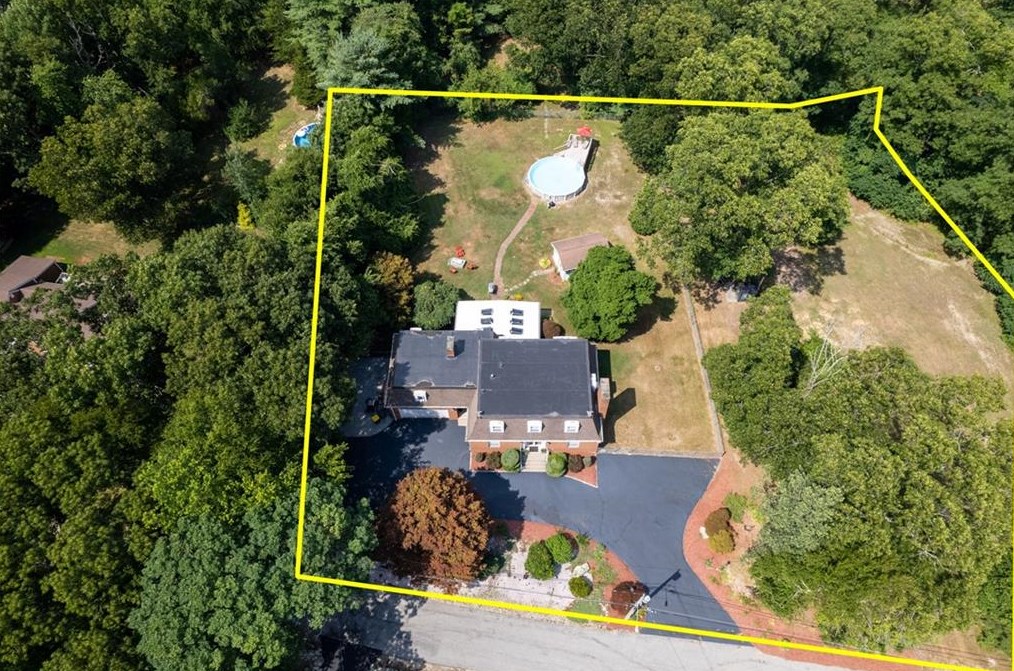 111 Burlingame Rd, Smithfield RI  02917-1420 exterior