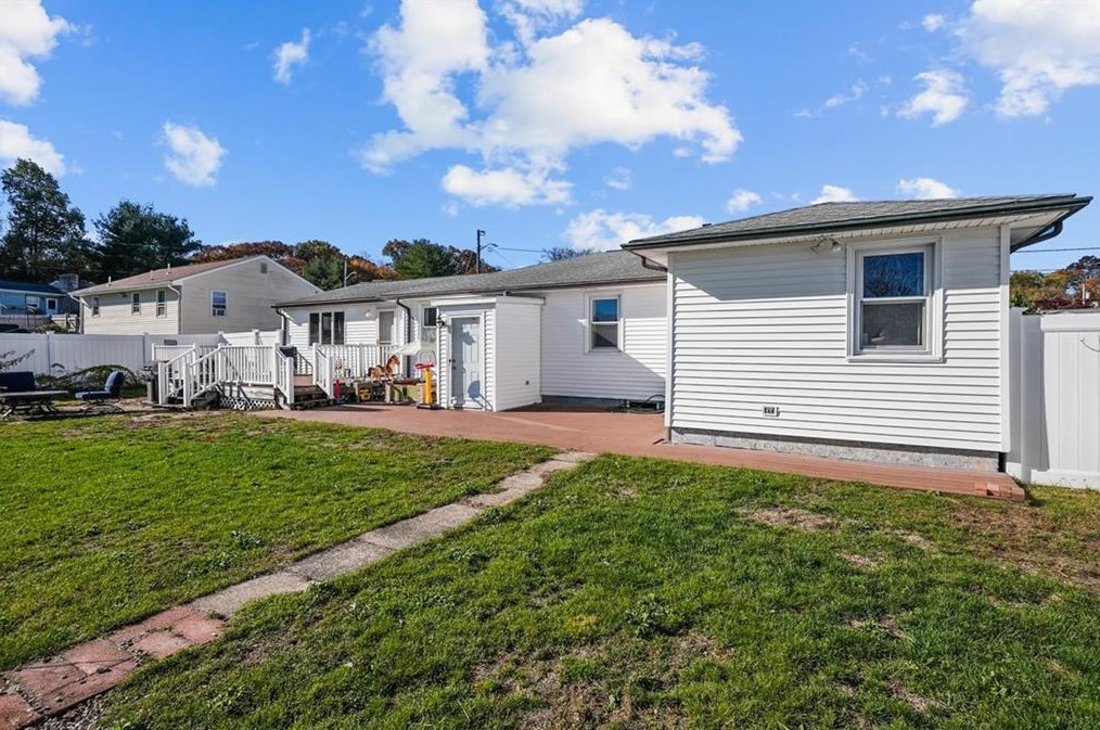 150 Madison Ave, Cranston RI  02920-2365 exterior