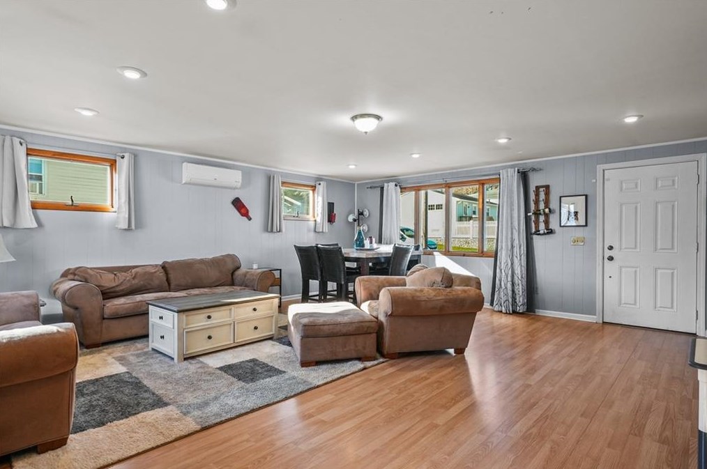 150 Madison Ave, Cranston RI  02920-2365 exterior