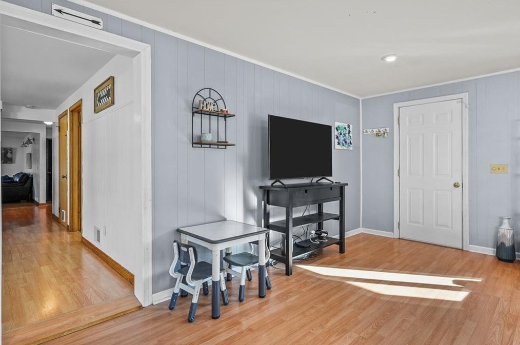 150 Madison Ave, Cranston RI  02920-2365 exterior