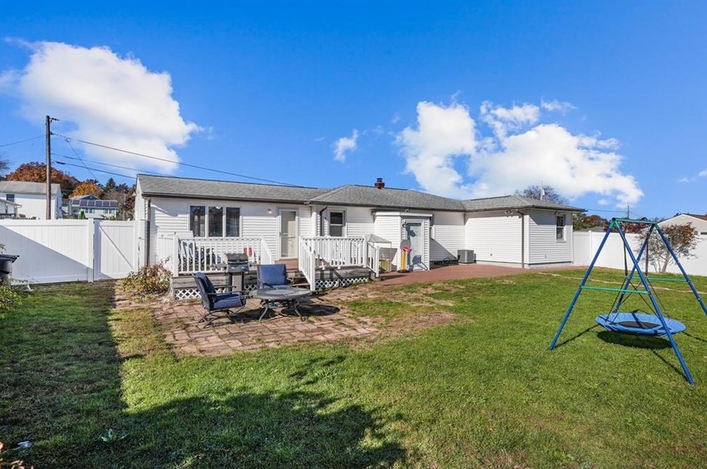 150 Madison Ave, Cranston RI  02920-2365 exterior