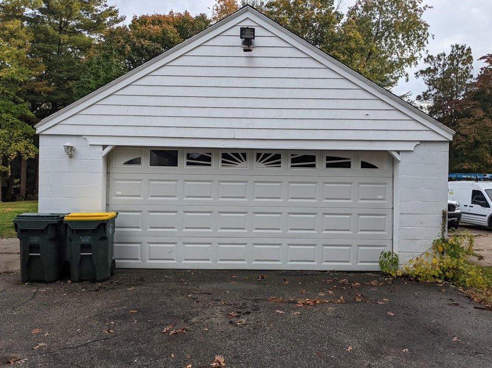 13 Howard St, Smithfield RI  02917-3639 exterior