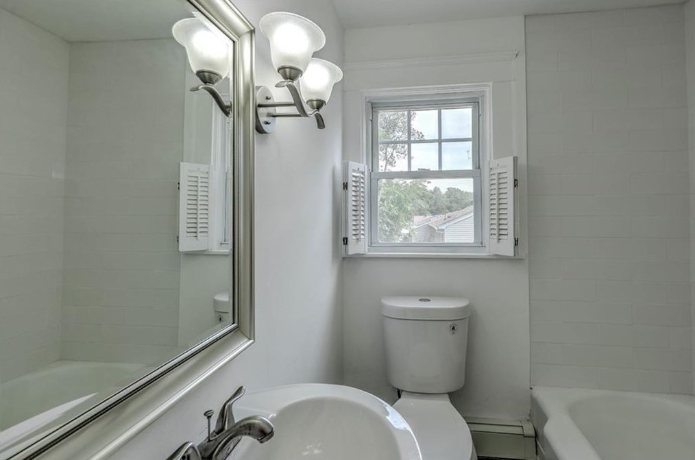 17 Clinton Ave, Scituate RI  02831-1721 exterior