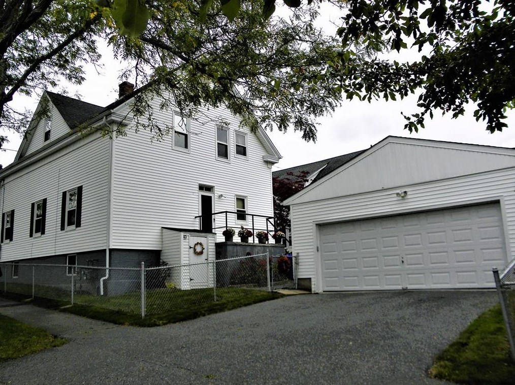 615 Wood St, Bristol RI 02809-2307 exterior
