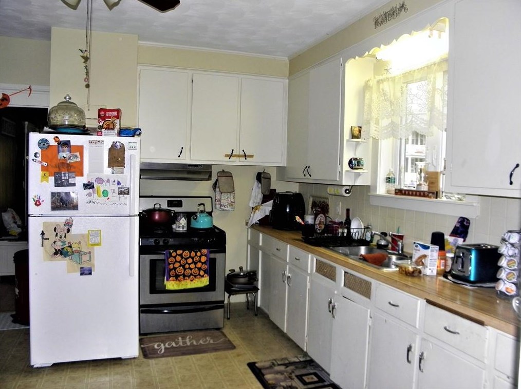 615 Wood St, Bristol RI 02809-2307 exterior