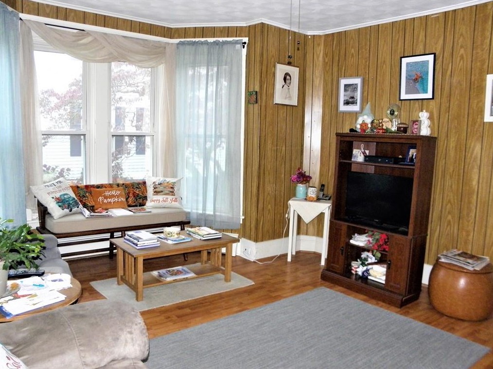 615 Wood St, Bristol RI 02809-2307 exterior