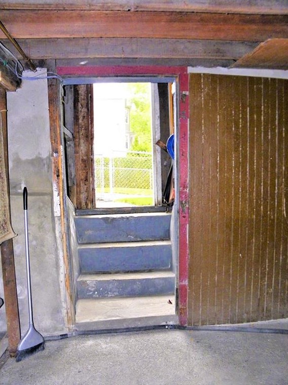 615 Wood St, Bristol RI 02809-2307 exterior