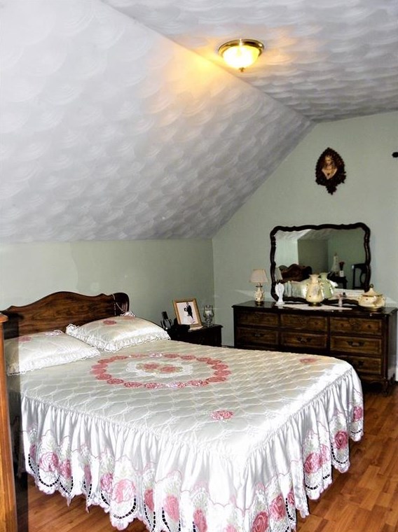 615 Wood St, Bristol RI 02809-2307 exterior