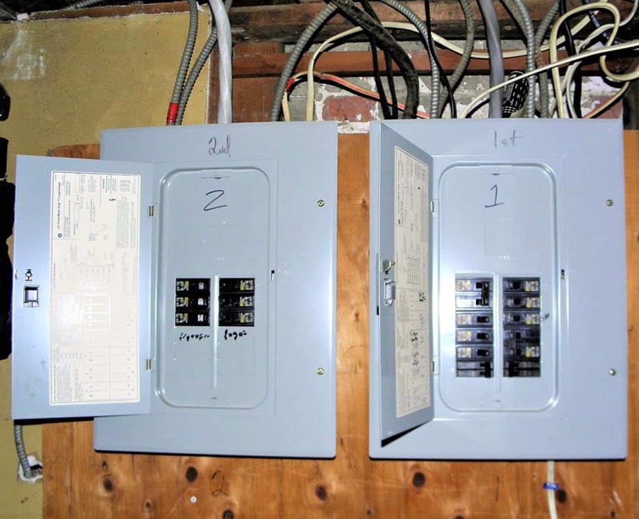 615 Wood St, Bristol RI 02809-2307 exterior