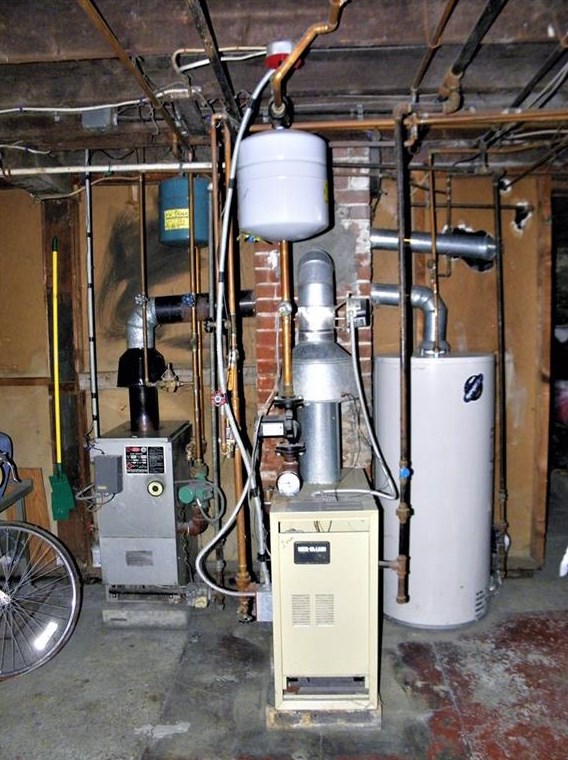 615 Wood St, Bristol RI 02809-2307 exterior