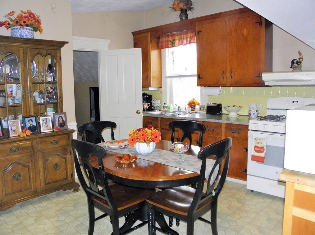 615 Wood St, Bristol RI 02809-2307 exterior