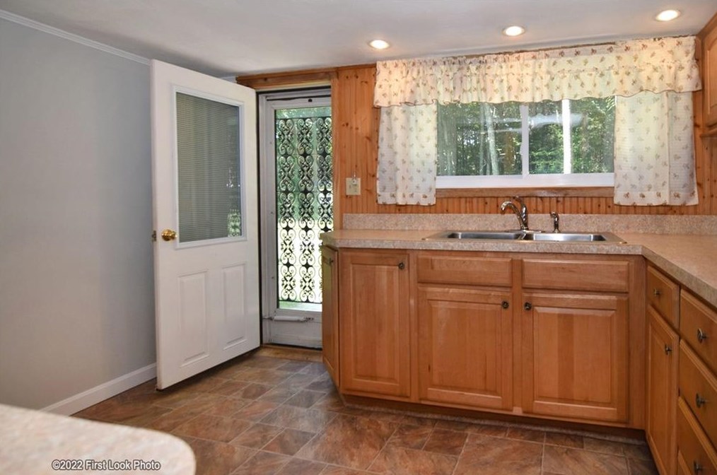 31 Scenic View Dr, Providence RI  02919-2968 exterior