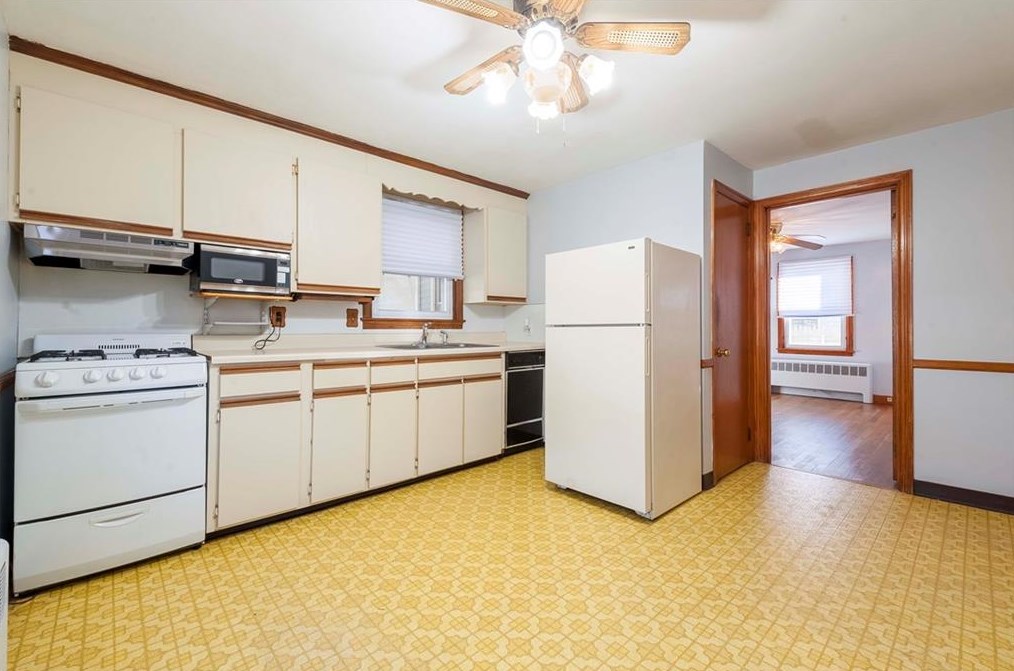 40 Ordway St, Pawtucket RI  02861-1636 exterior