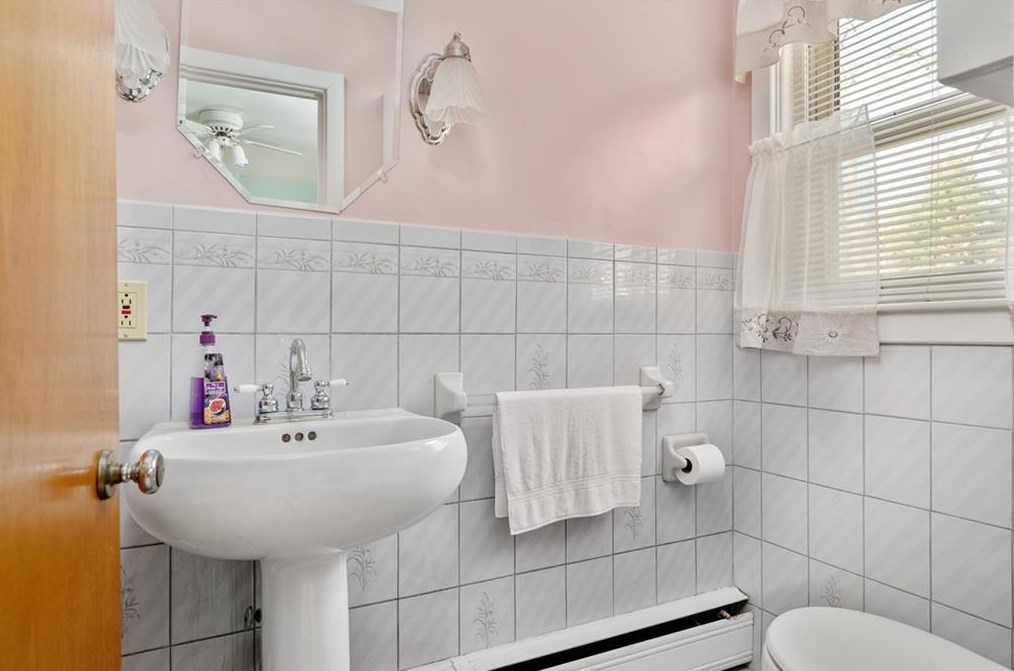 1940 Providence Pike, North Smithfield RI  02896-9304 exterior