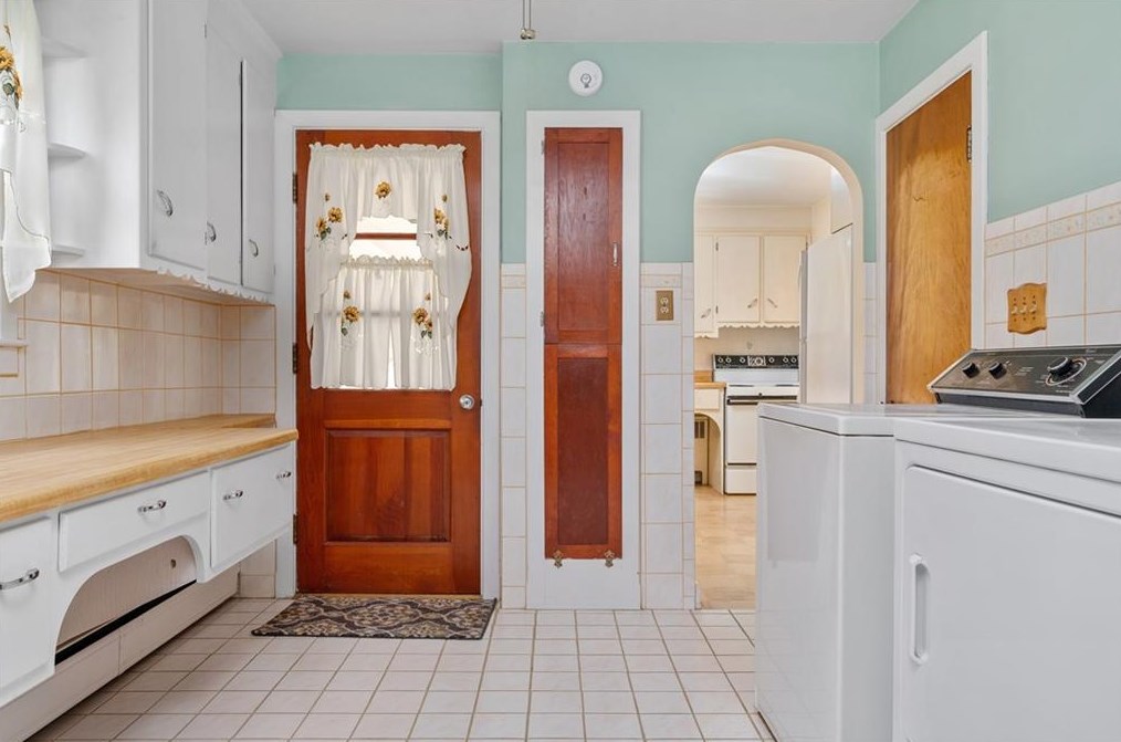 1940 Providence Pike, North Smithfield RI  02896-9304 exterior