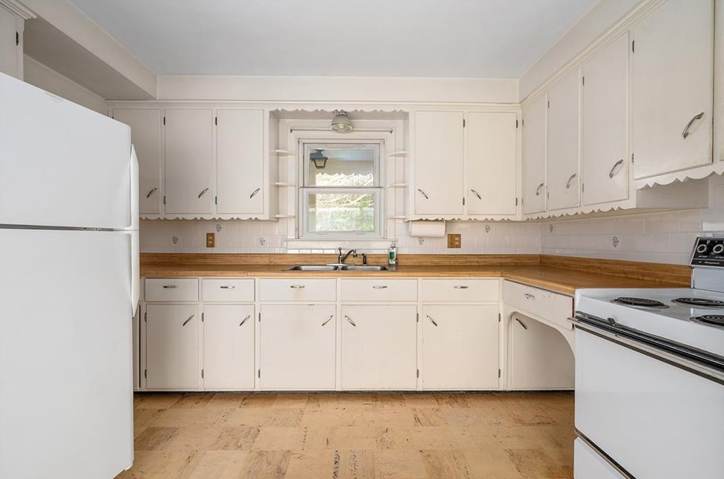 1940 Providence Pike, North Smithfield RI  02896-9304 exterior