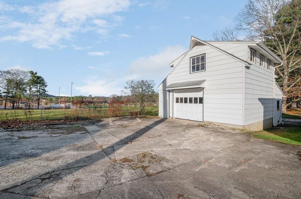 1940 Providence Pike, North Smithfield RI  02896-9304 exterior