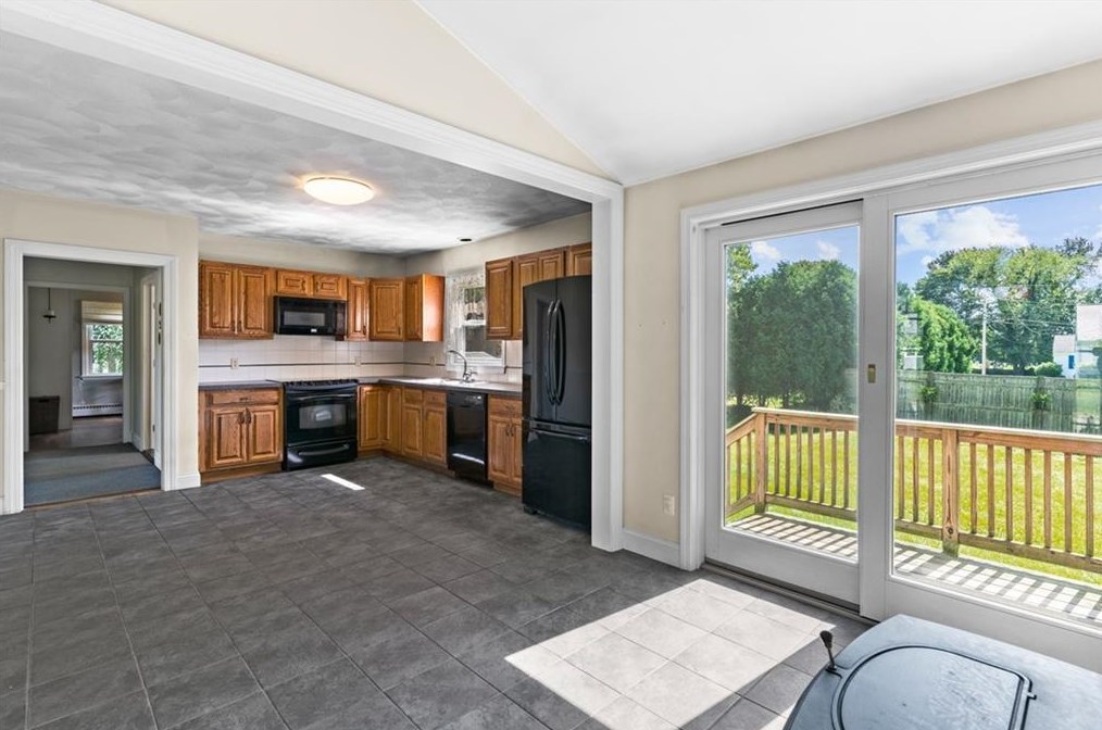 52 Kingswood Rd, Bristol RI  02809-1646 exterior