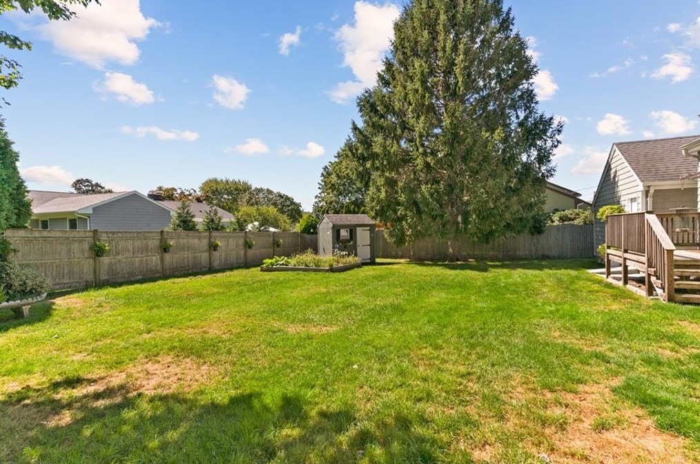 52 Kingswood Rd, Bristol RI  02809-1646 exterior