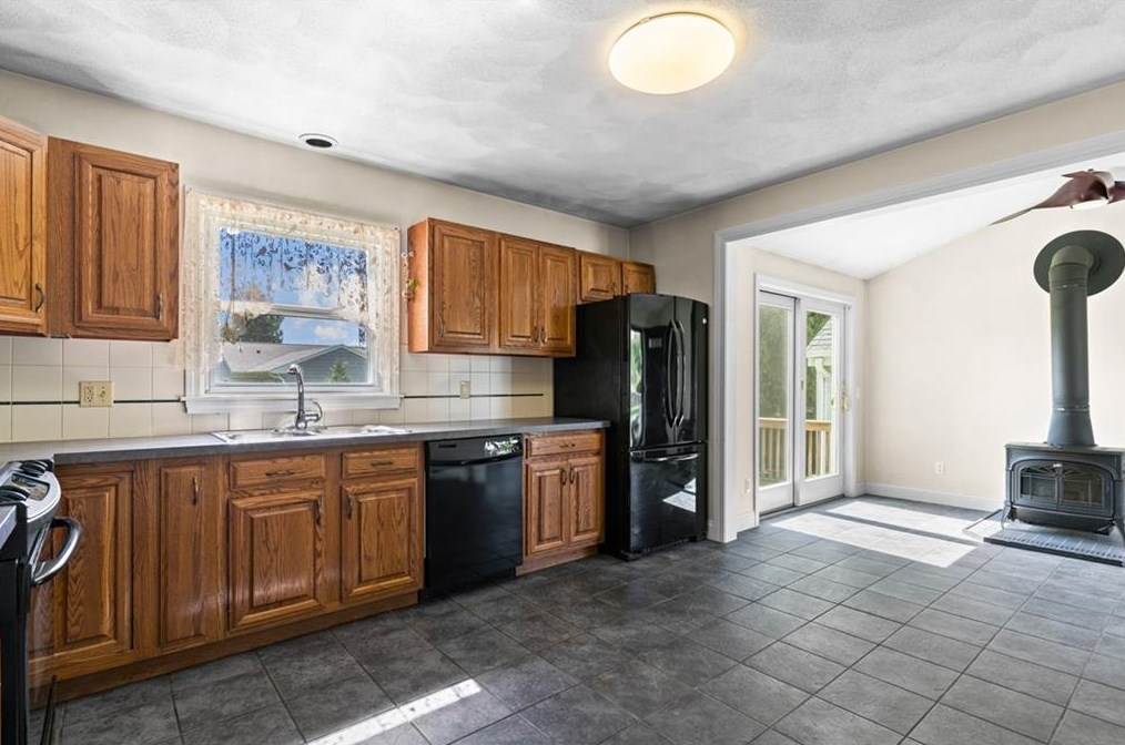 52 Kingswood Rd, Bristol RI  02809-1646 exterior