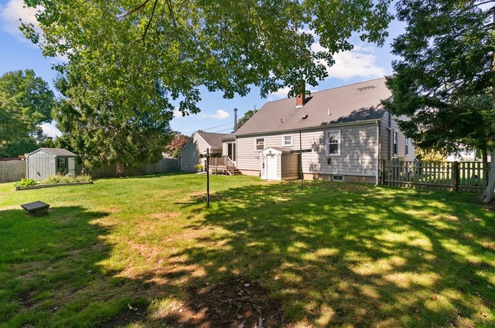 52 Kingswood Rd, Bristol RI  02809-1646 exterior