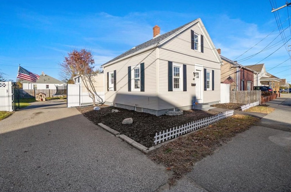 49 Randall St, Cranston RI  02920-5023 exterior