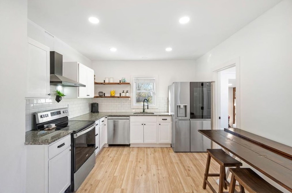 49 Randall St, Cranston RI  02920-5023 exterior