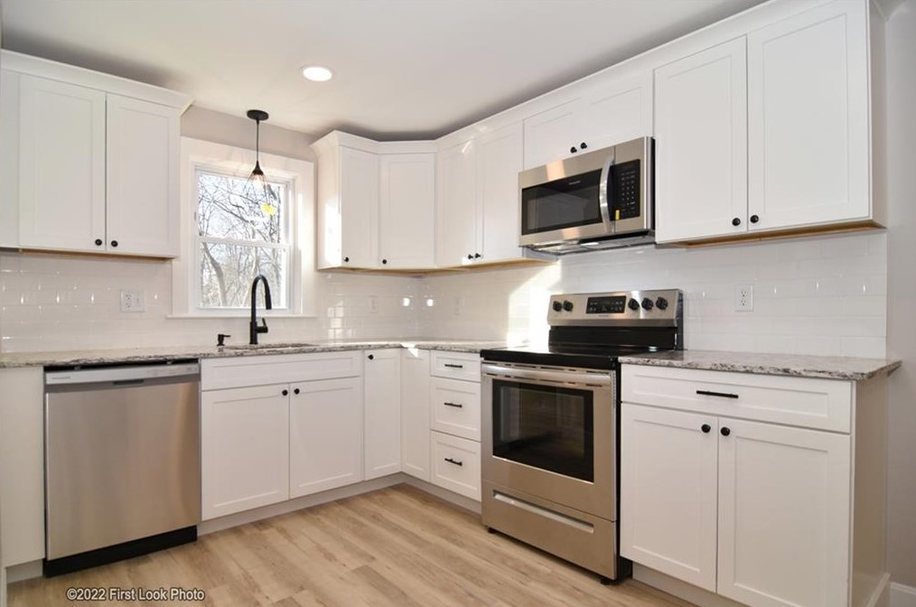 941 Chopmist Hill Rd, Scituate RI  02857-1043 exterior