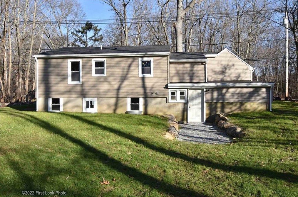 941 Chopmist Hill Rd, Scituate RI  02857-1043 exterior