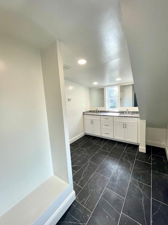 8 Jesse Davis Ln, Barrington RI  02806-4422 exterior