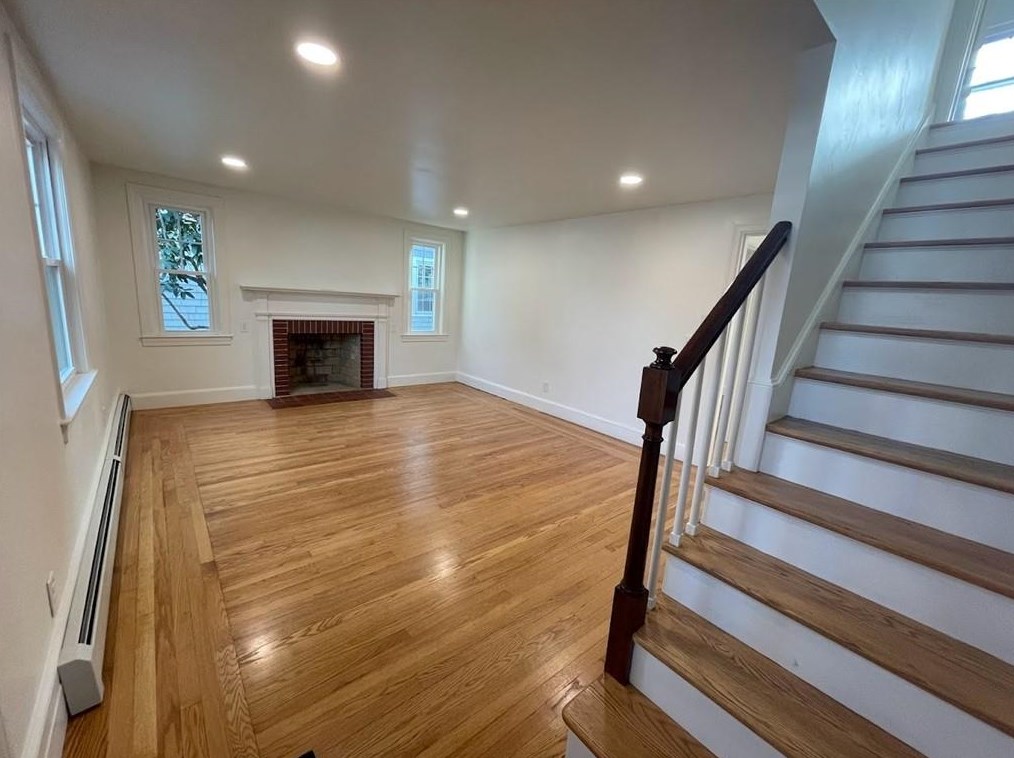 8 Jesse Davis Ln, Barrington RI  02806-4422 exterior