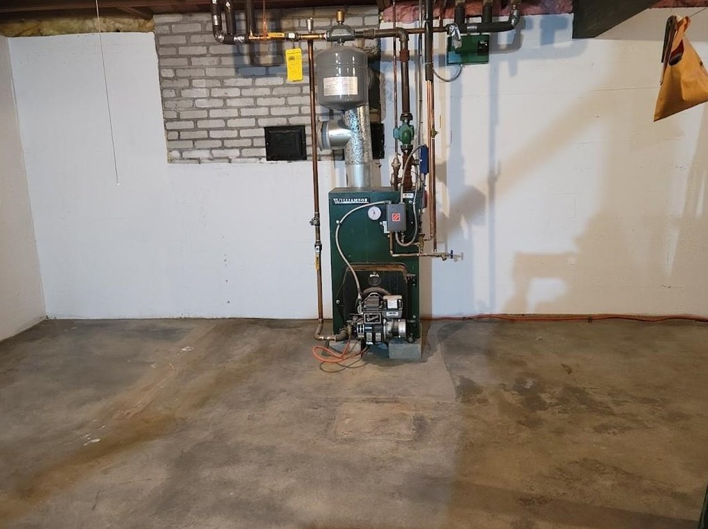 8 Jesse Davis Ln, Barrington RI  02806-4422 exterior