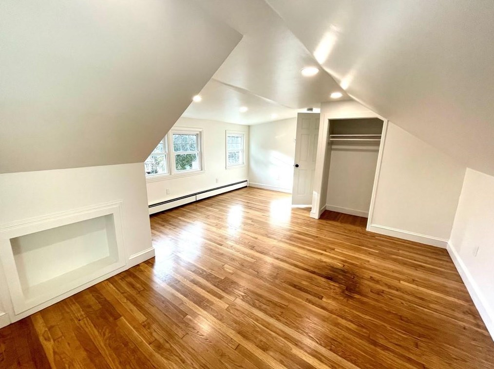 8 Jesse Davis Ln, Barrington RI  02806-4422 exterior