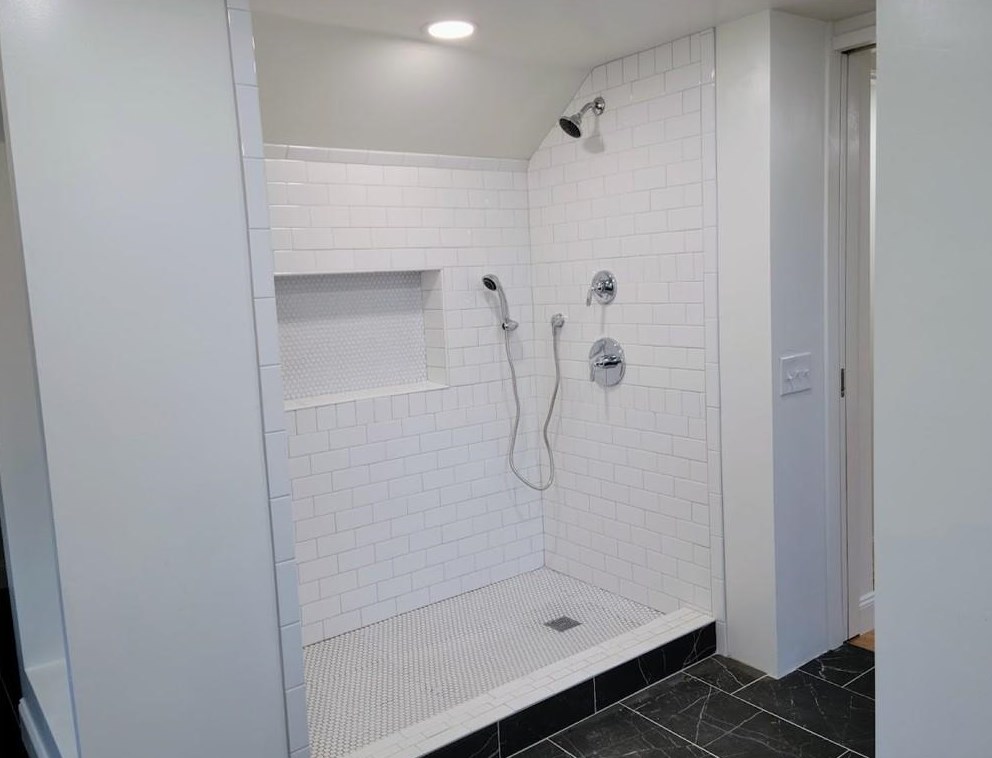 8 Jesse Davis Ln, Barrington RI  02806-4422 exterior