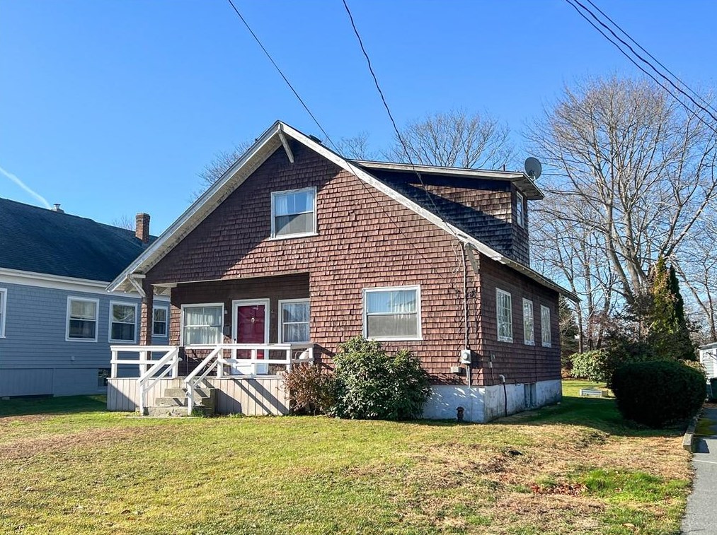 62 Clinton Ave, Jamestown RI  02835-1204 exterior