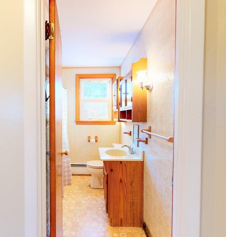 11 Sidney St, West Warwick RI  02893-6025 exterior