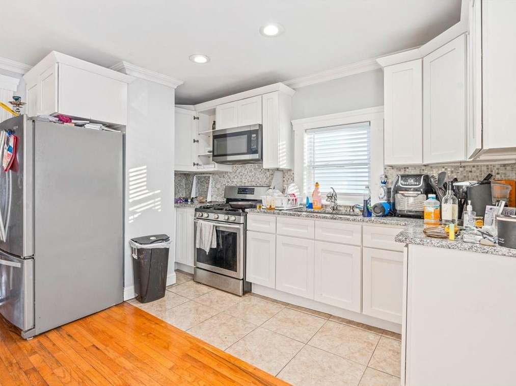 19 Cedar St, Cranston RI  02910-3003 exterior