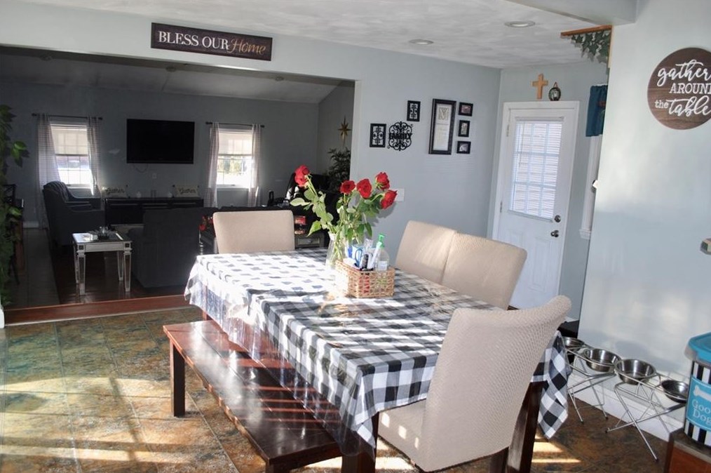 6 Miami St, West Warwick RI  02893-3018 exterior