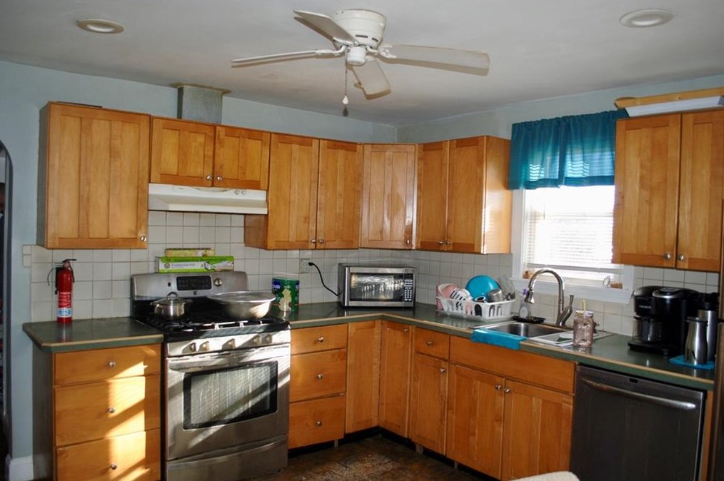 6 Miami St, West Warwick RI  02893-3018 exterior