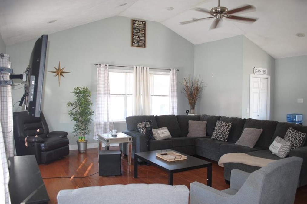 6 Miami St, West Warwick RI  02893-3018 exterior