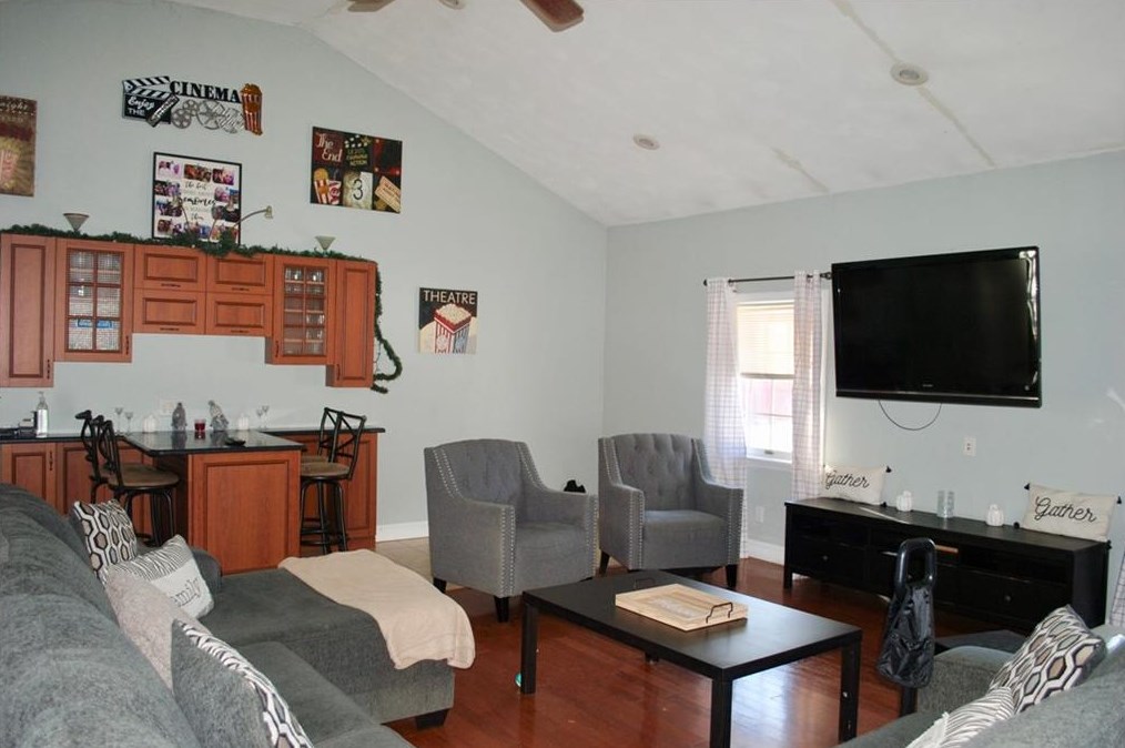 6 Miami St, West Warwick RI  02893-3018 exterior