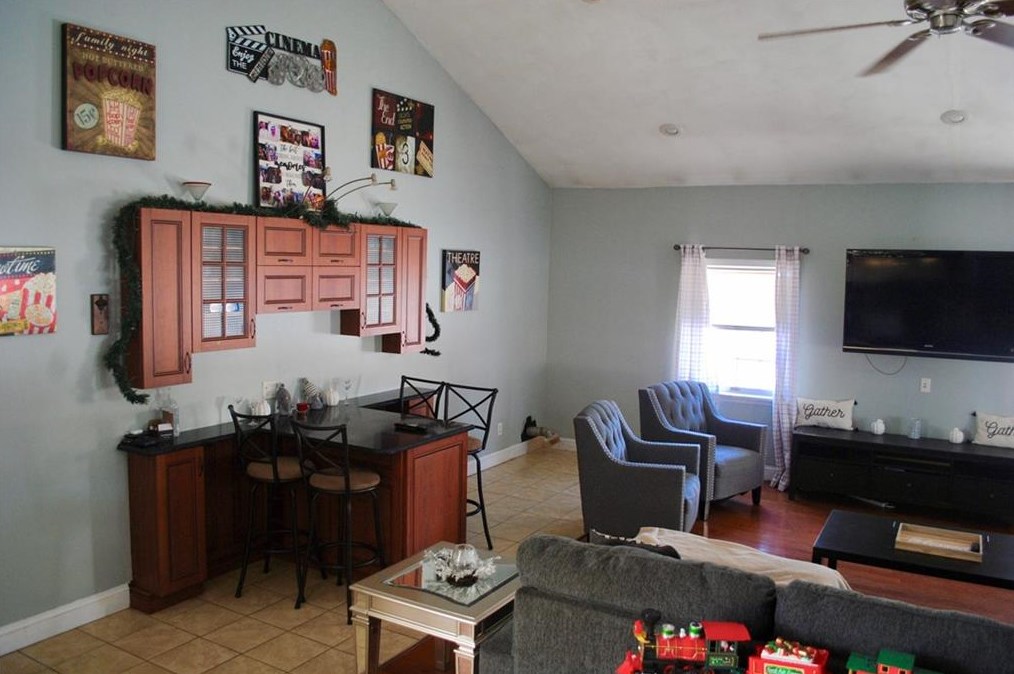 6 Miami St, West Warwick RI  02893-3018 exterior