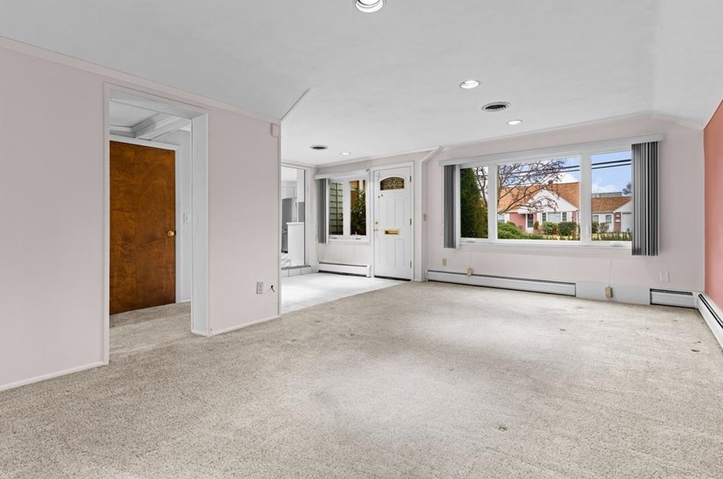 45 Rangeley Rd, Cranston RI  02920-6042 exterior