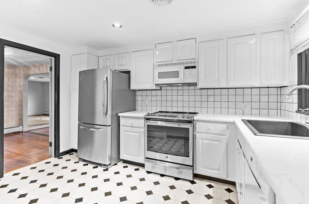 45 Rangeley Rd, Cranston RI  02920-6042 exterior