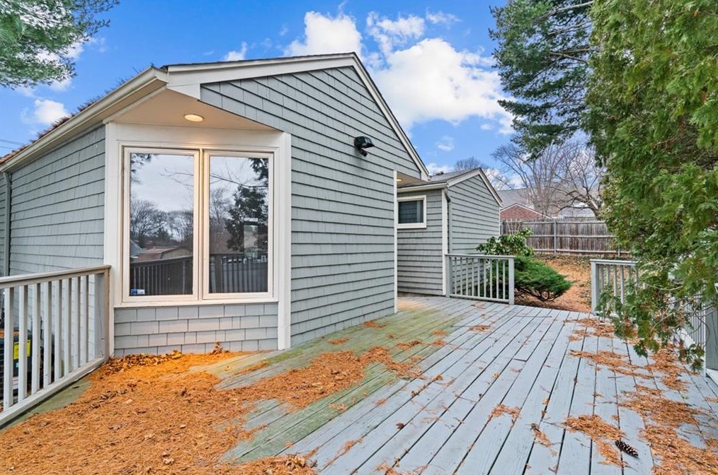 45 Rangeley Rd, Cranston RI  02920-6042 exterior