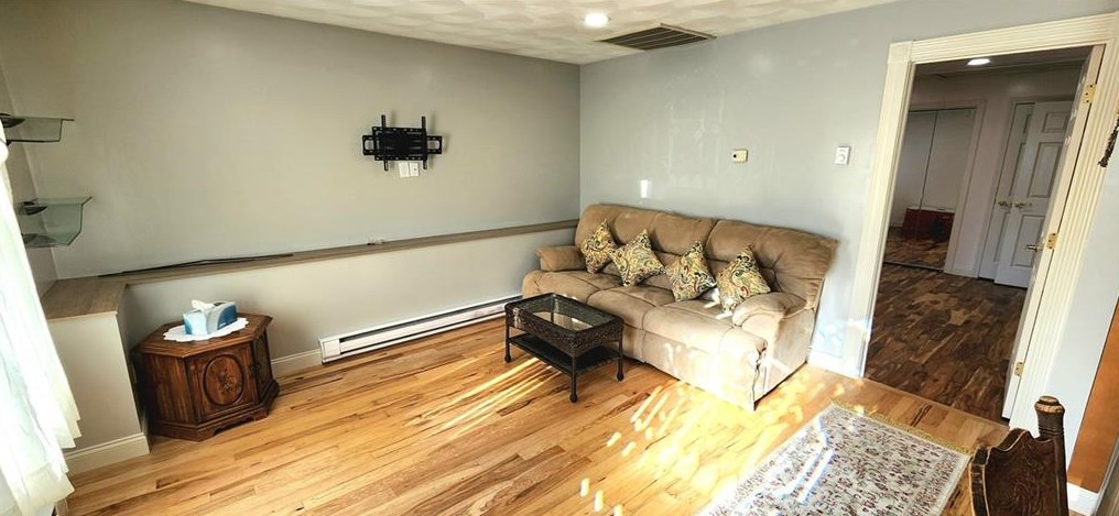 5 Rosewood Dr, Smithfield RI  02828-1904 exterior