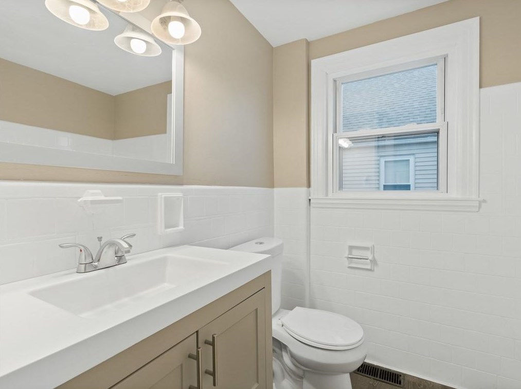 66 Overland Ave, Cranston RI  02910-2518 exterior