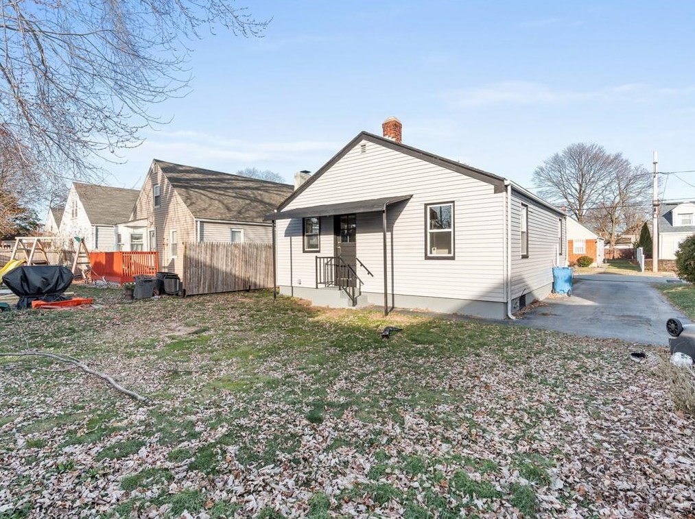 66 Overland Ave, Cranston RI  02910-2518 exterior